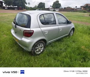 Toyota Yaris 2004 Silver