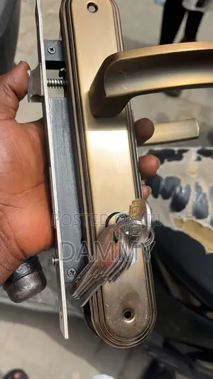 Door Lock Set Features a Stainless Steel