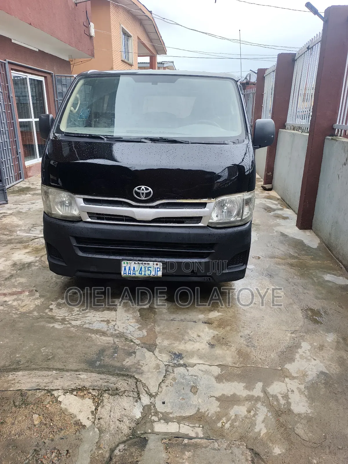 Toyota HiAce 2010 Black