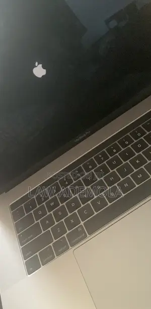 Laptop Apple MacBook Pro 2017 16GB Intel Core i7 SSD 512GB