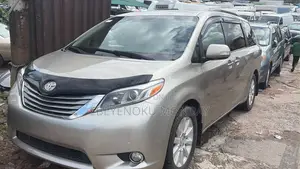 Toyota Sienna 2015 Gold