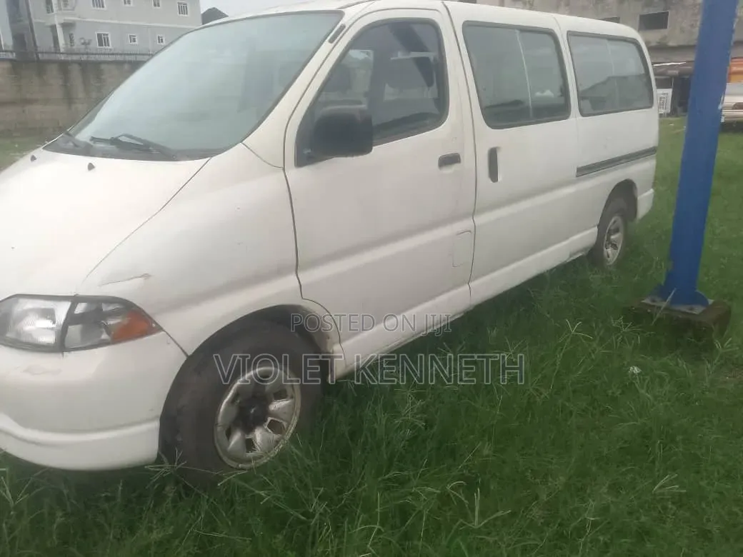 Toyota HiAce 2002 White