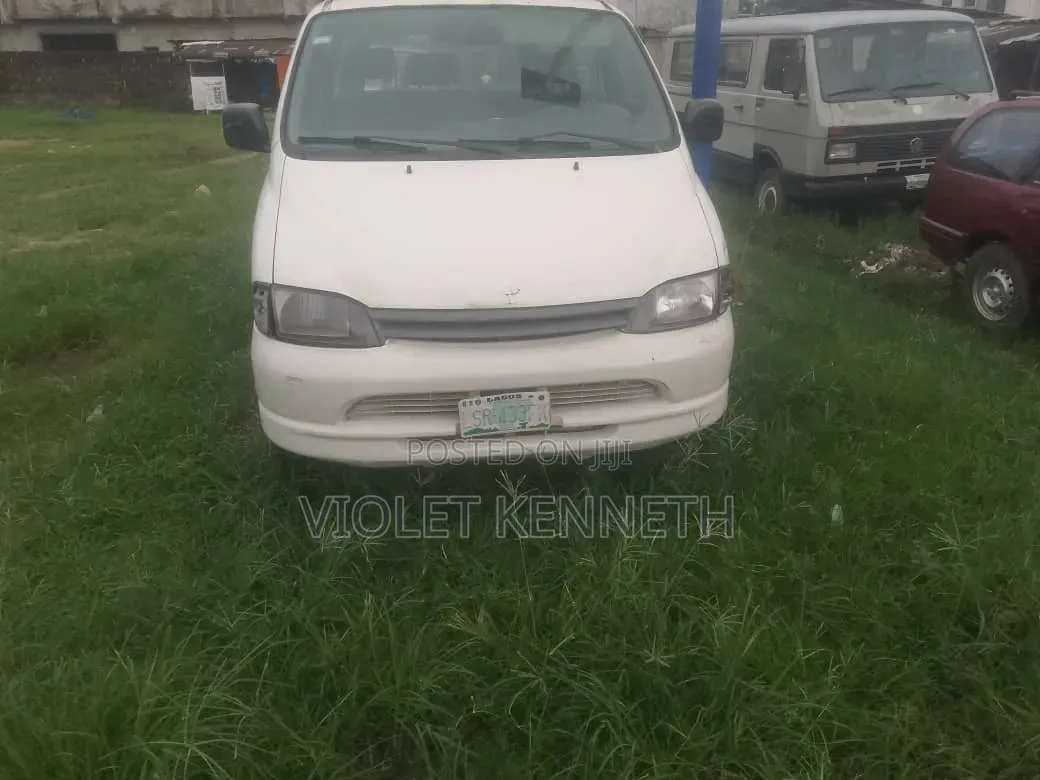 Toyota HiAce 2002 White