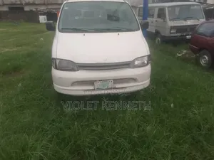 Toyota HiAce 2002 White