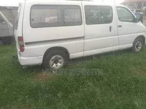 Toyota HiAce 2002 White