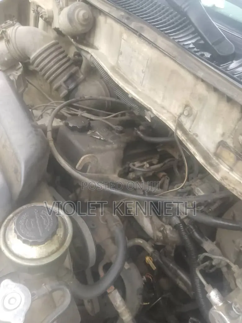 Toyota HiAce 2002 White