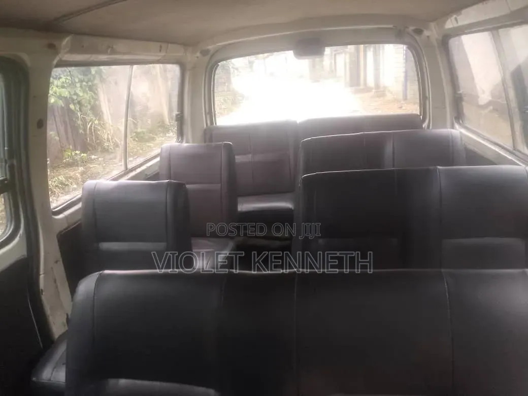 Toyota HiAce 2002 White