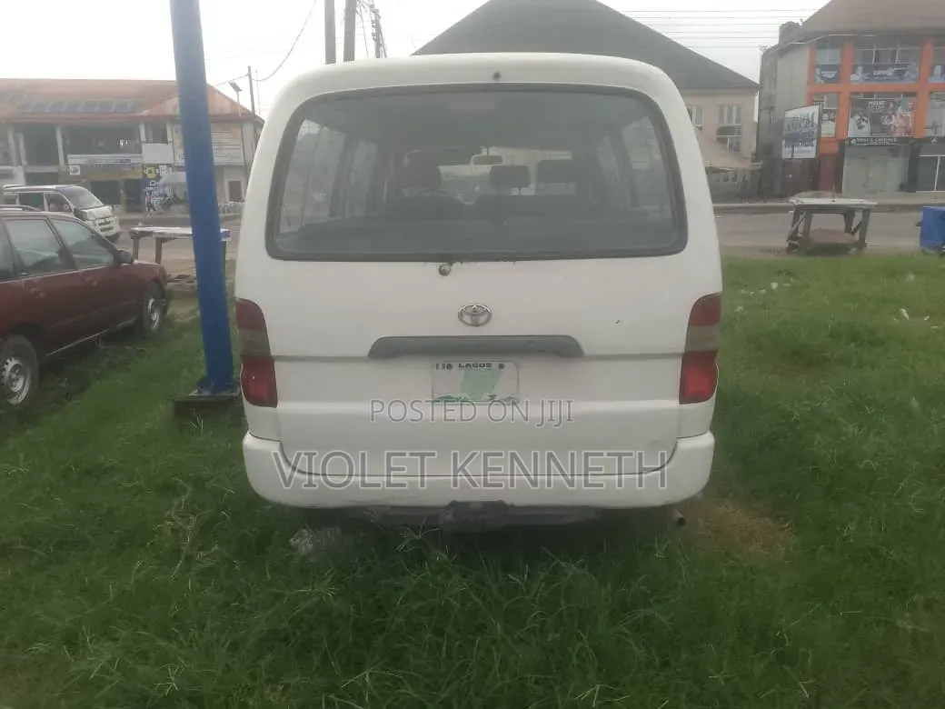 Toyota HiAce 2002 White