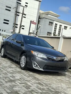 Toyota Camry LE 4dr Sedan (2.5L 4cyl 6A) 2012 Gray
