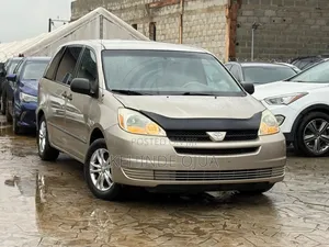 Toyota Sienna 2004 Gold