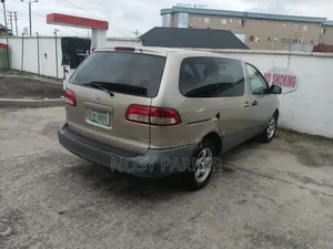 Toyota Sienna LE 2002 Brown