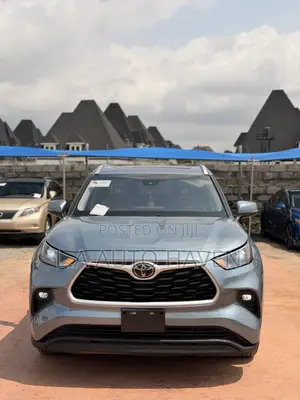 Toyota Highlander XLE 2022 Gray