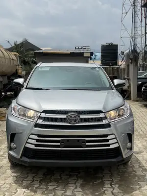 Toyota Highlander XLE 2019 Silver
