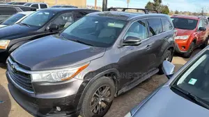 Toyota Highlander XLE V6 4x2 (3.5L 6cyl 6A) 2016 Gray