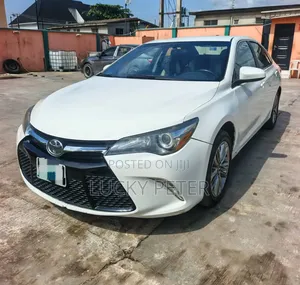 Toyota Camry SE w/Special Edition Pkg (2.5L 4cyl 6A) 2016 White