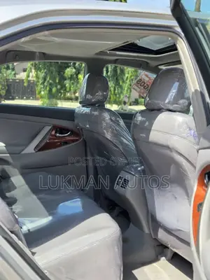 Toyota Camry XLE 4dr Sedan (2.5L 4cyl 6A) 2011 Silver