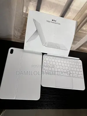 Apple Magic Keyboard Folio for iPad 10th Generation Open Box