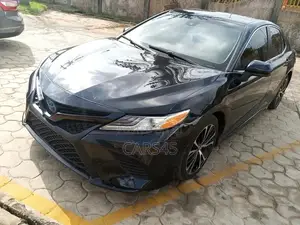 Toyota Camry SE (2.5L 4cyl 8A) 2019 Blue