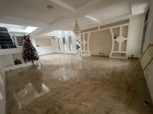 5bdrm House in Off 5 Avenue Banana for rent