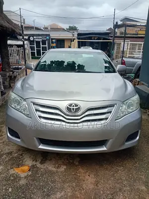 Toyota Camry LE 4dr Sedan (2.5L 4cyl 6A) 2011 Silver