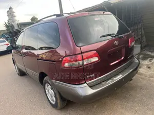 Toyota Sienna LE 2002