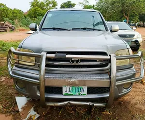 Toyota Sequoia 2004