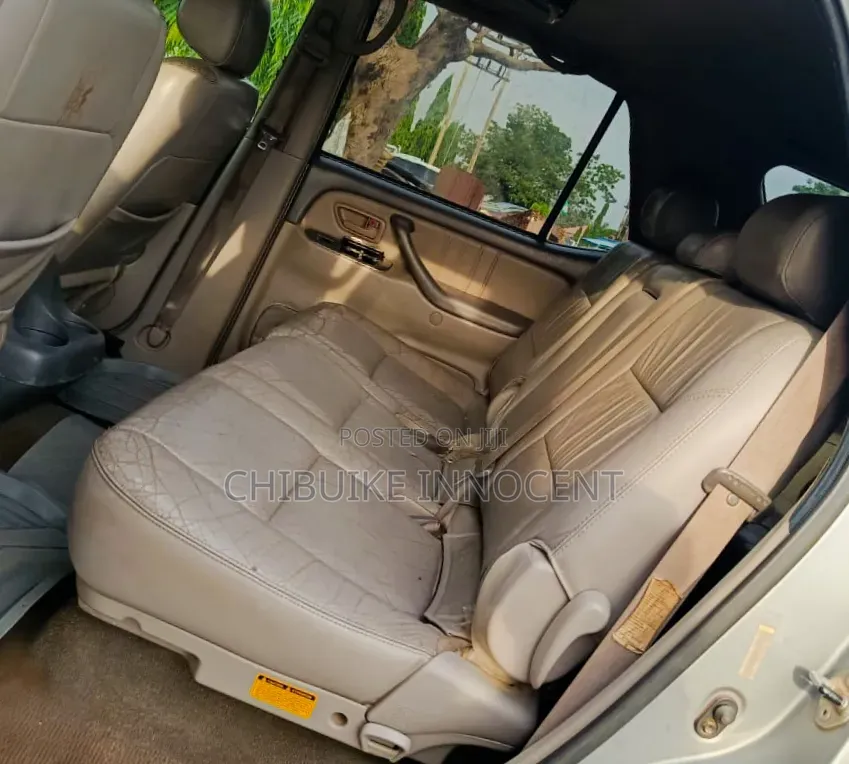 Toyota Sequoia 2004