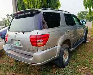 Toyota Sequoia 2004