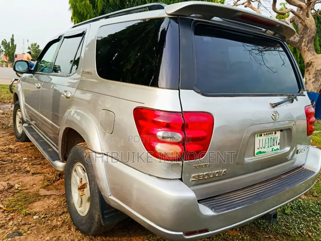 Toyota Sequoia 2004