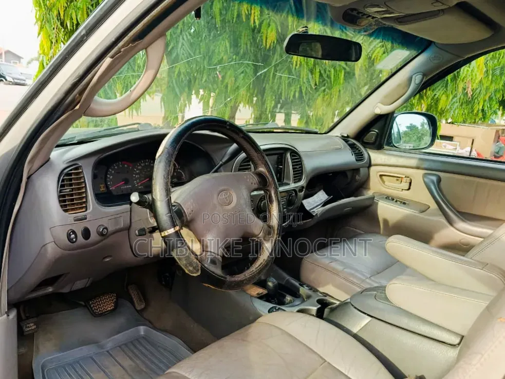 Toyota Sequoia 2004