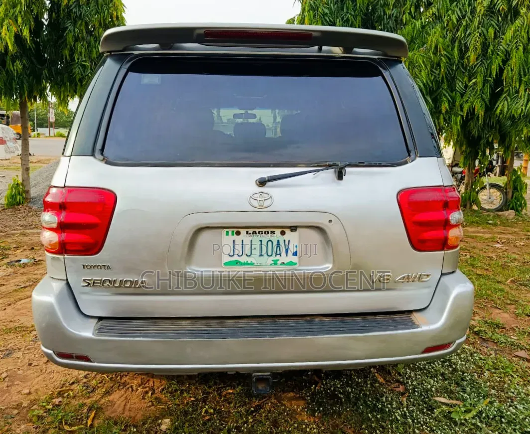 Toyota Sequoia 2004