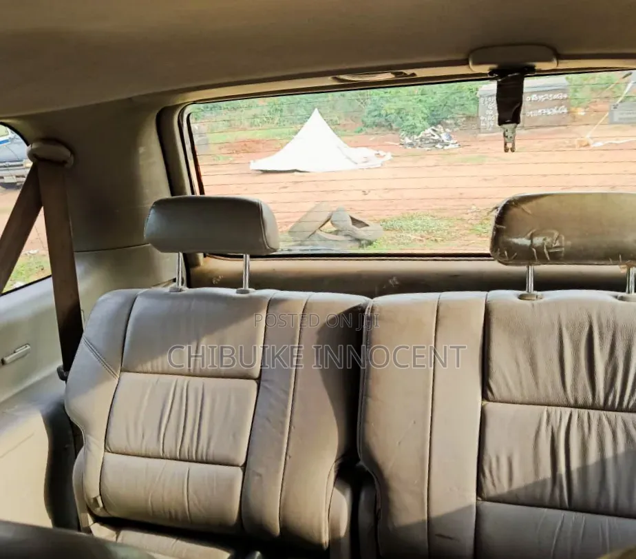 Toyota Sequoia 2004