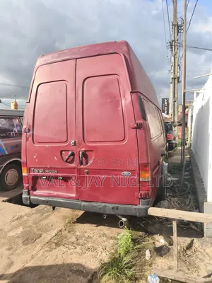 Ford Transit 2000 Red