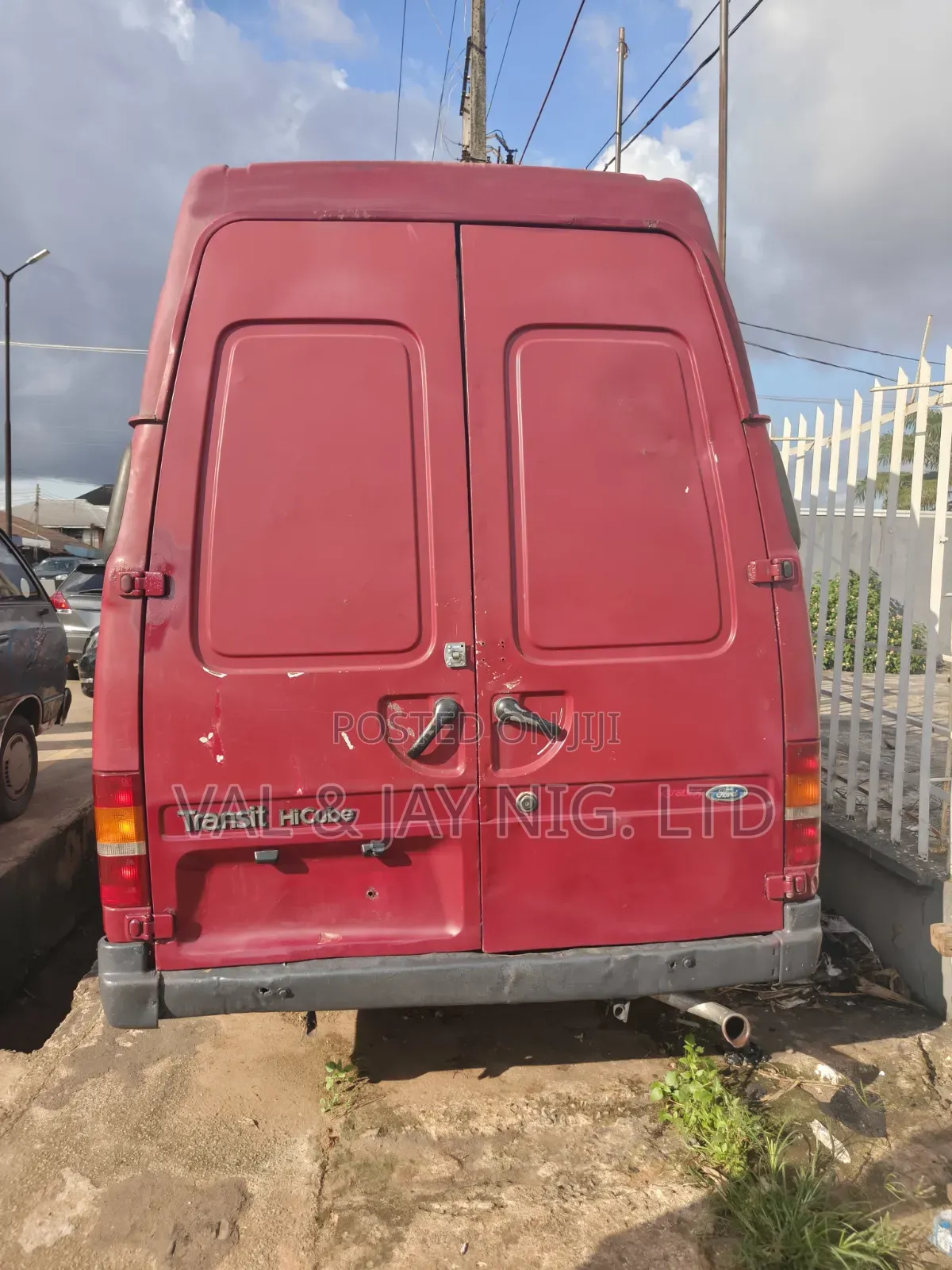 Ford Transit 2000 Red