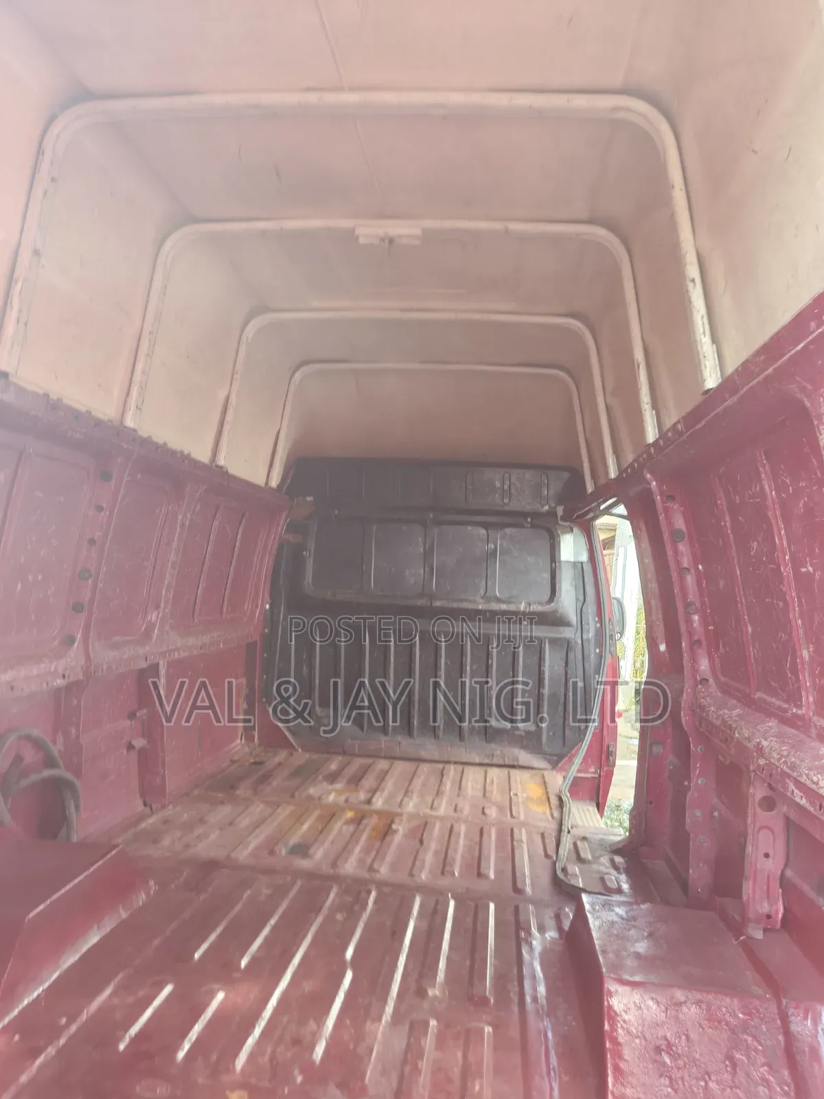 Ford Transit 2000 Red