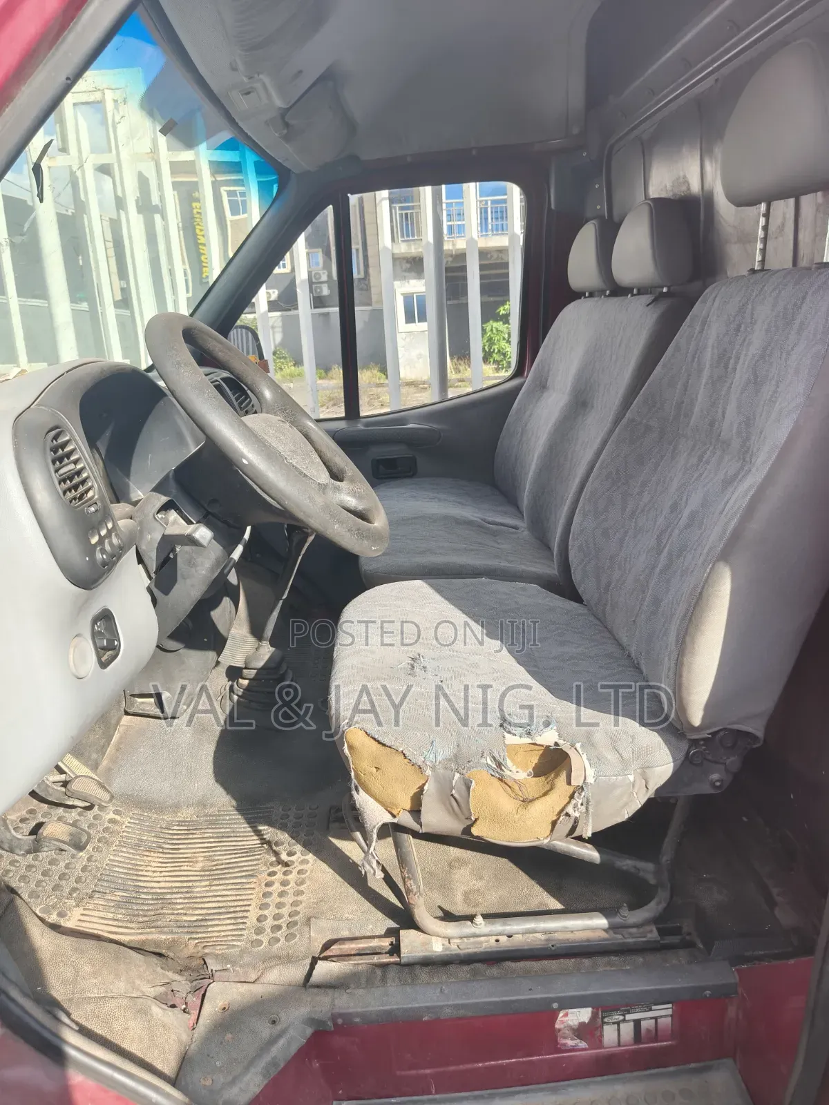Ford Transit 2000 Red
