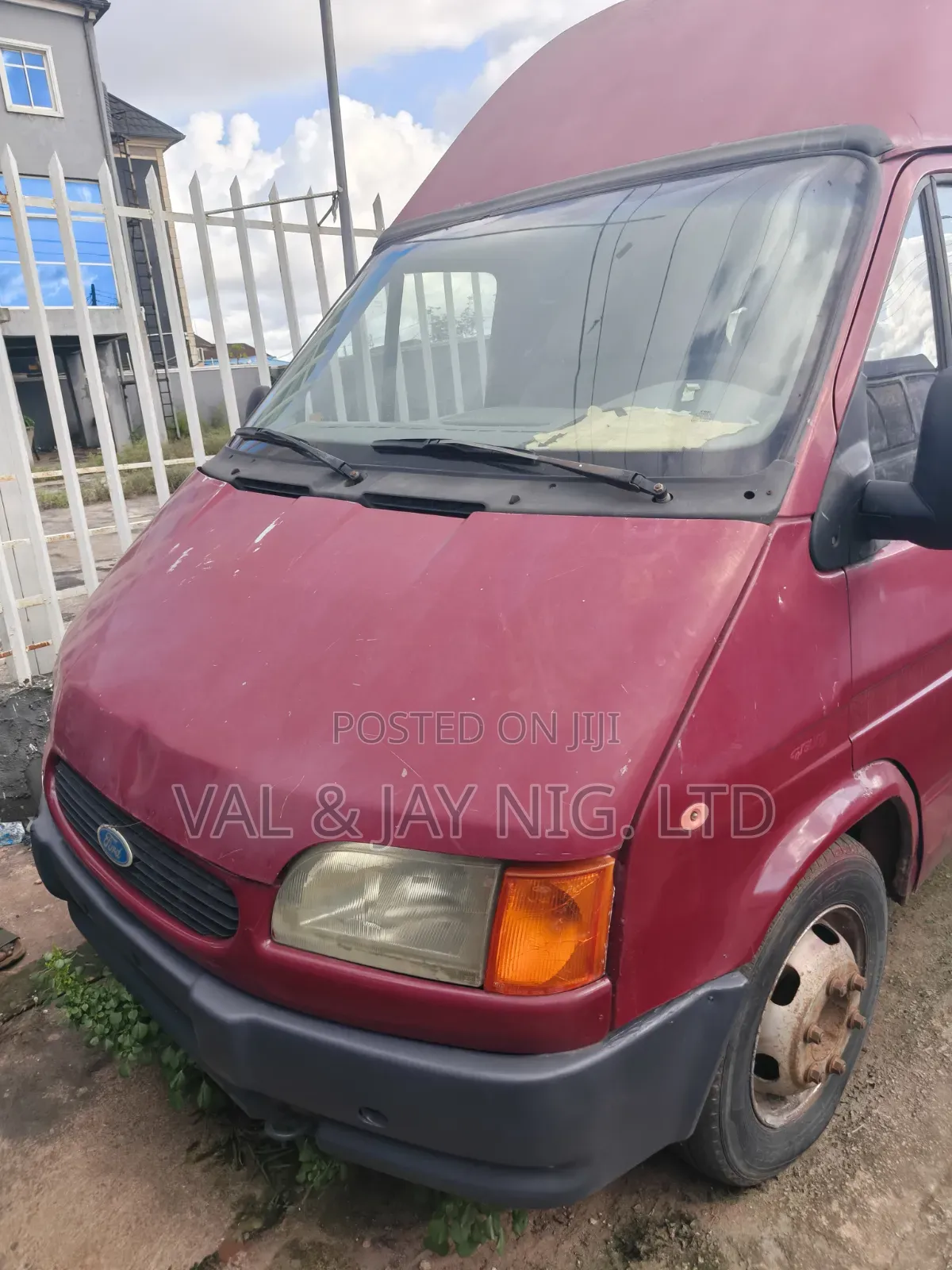 Ford Transit 2000 Red
