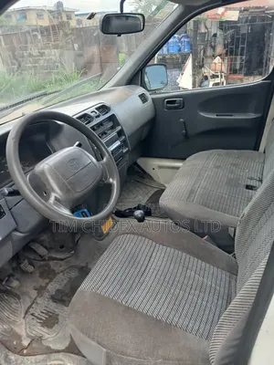 Toyota HiAce 2004 White