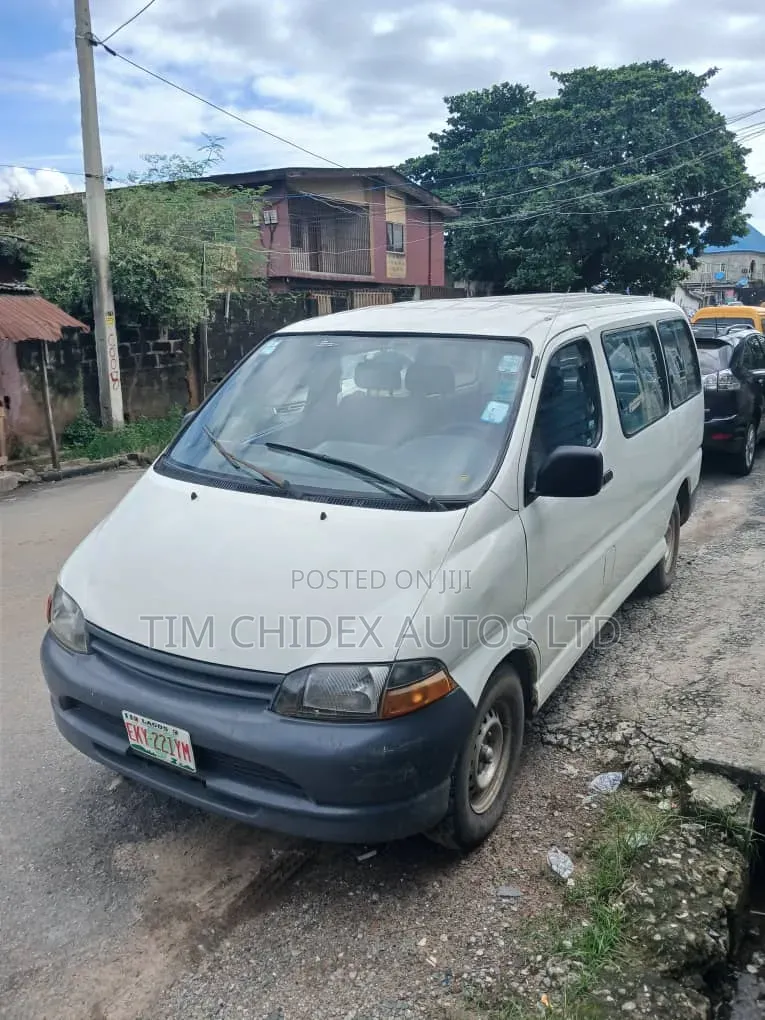 Toyota HiAce 2004 White