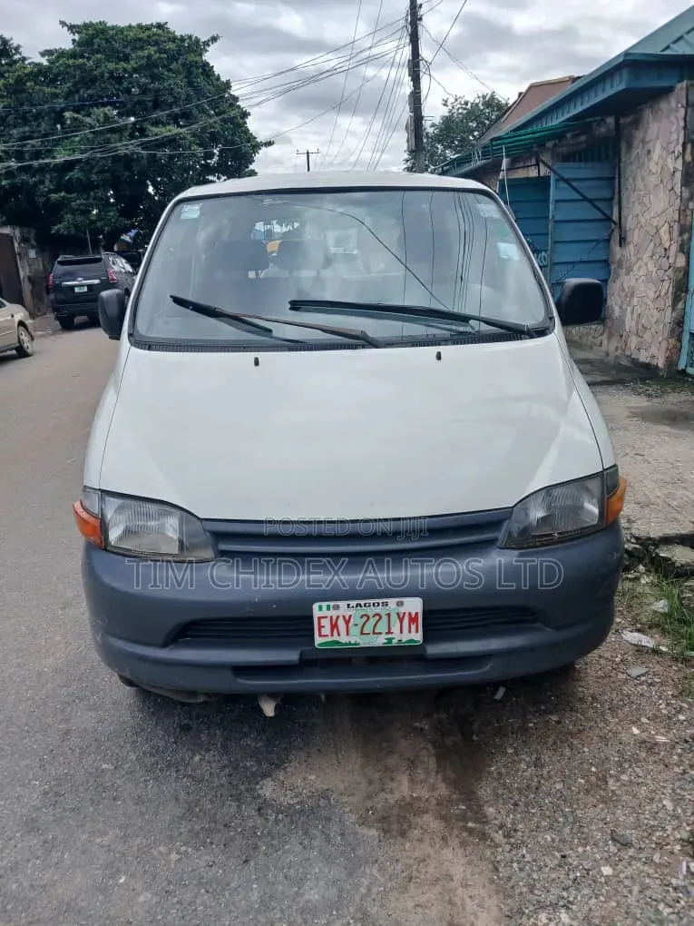 Toyota HiAce 2004 White