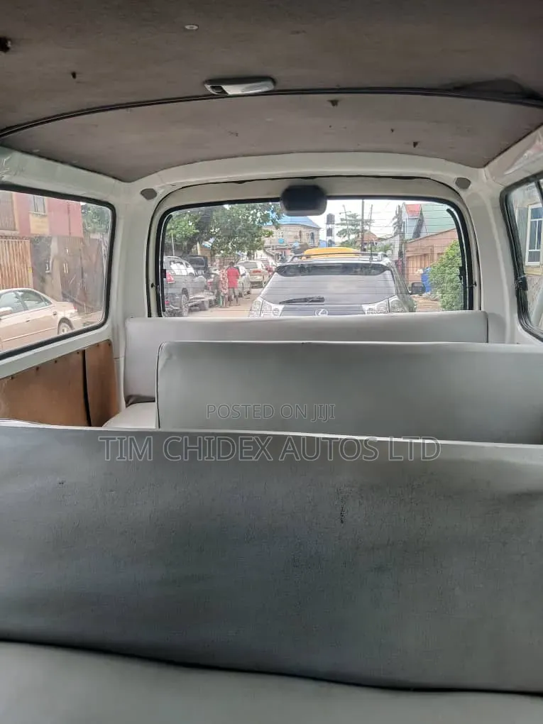 Toyota HiAce 2004 White