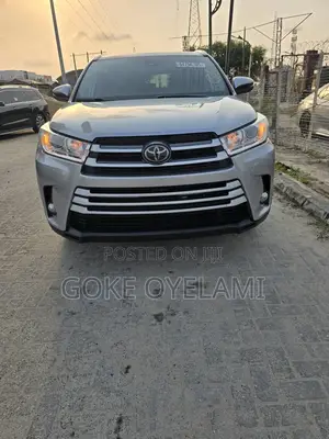 Toyota Highlander XLE 4x4 V6 (3.5L 6cyl 8A) 2018 Silver