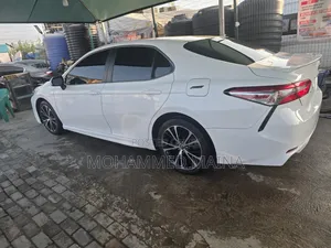 Toyota Camry 2018 White