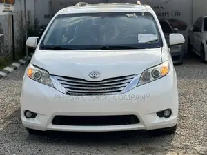 Toyota Sienna XLE 8 Passenger 2012 Silver