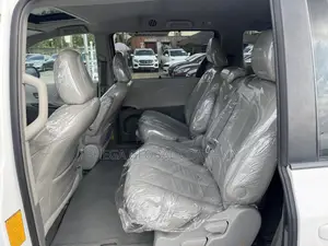 Toyota Sienna XLE 8 Passenger 2012 Silver