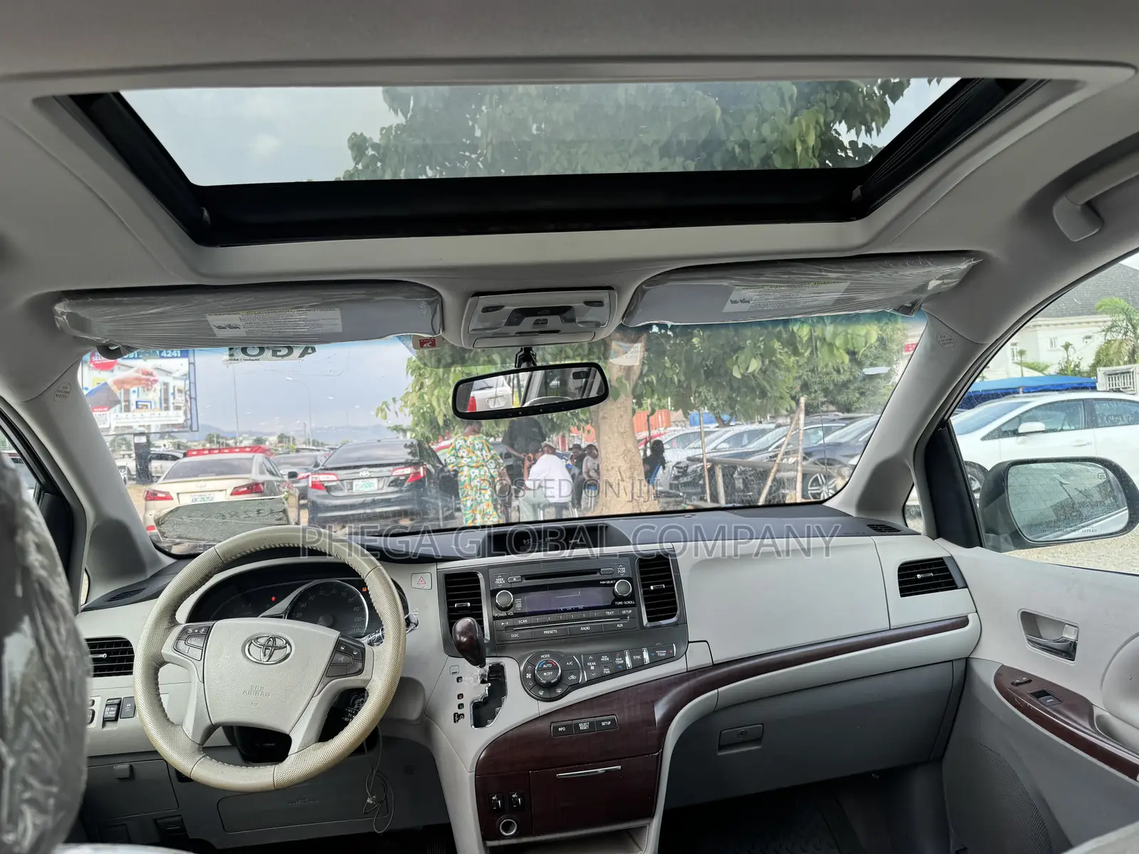 Toyota Sienna XLE 8 Passenger 2012 Silver