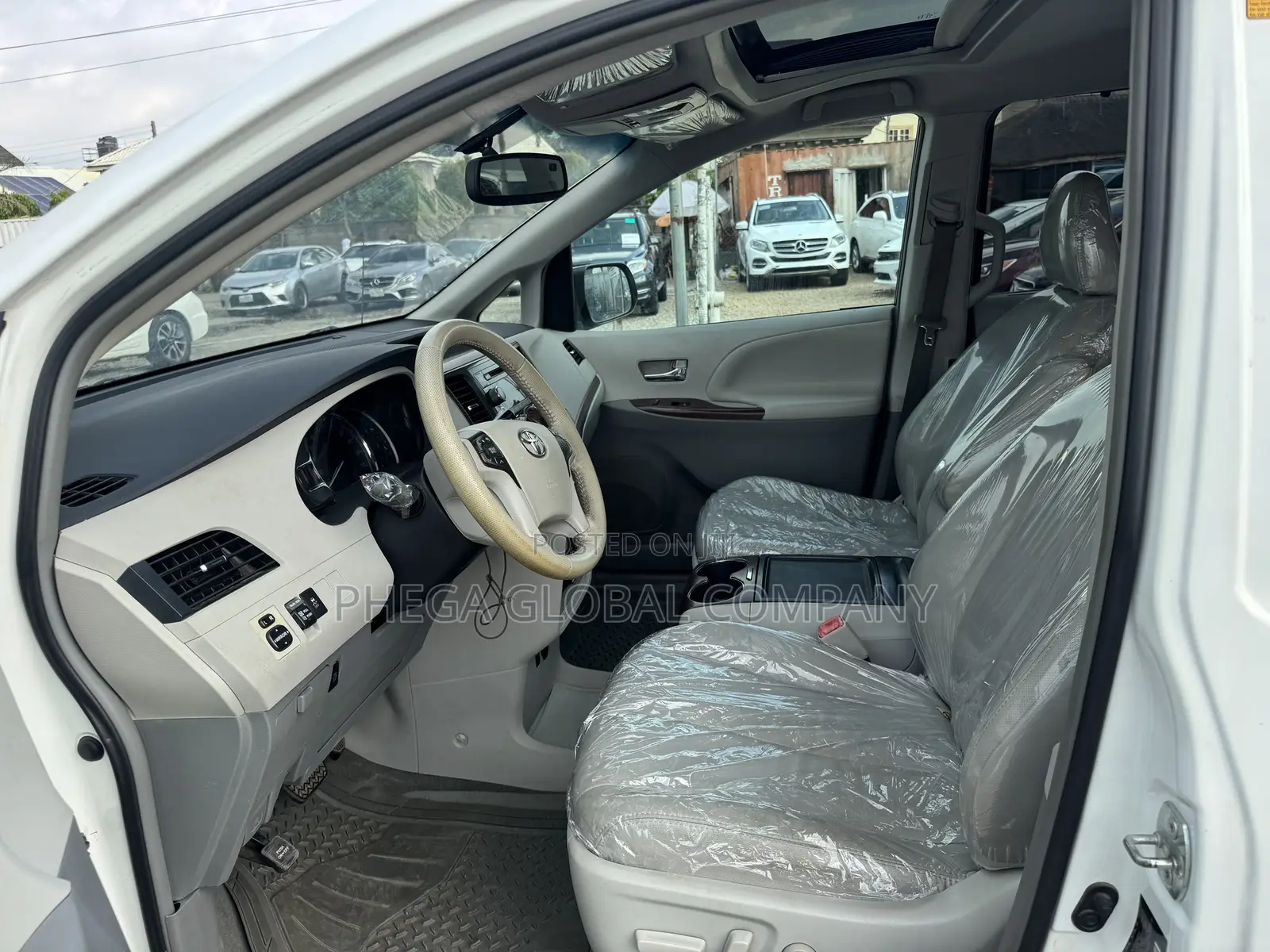 Toyota Sienna XLE 8 Passenger 2012 Silver