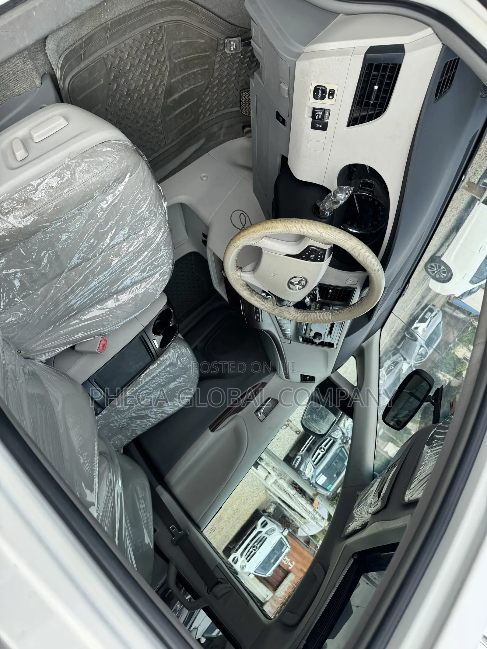 Toyota Sienna XLE 8 Passenger 2012 Silver