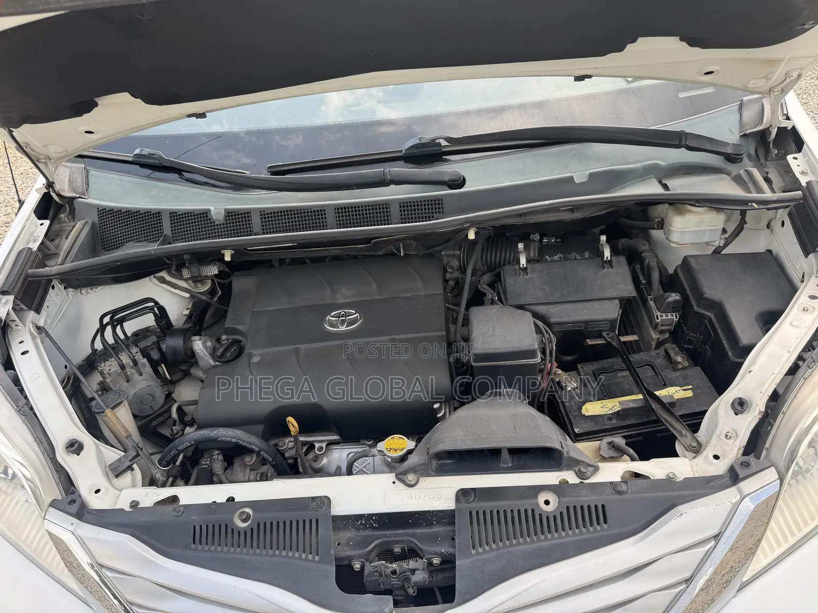 Toyota Sienna XLE 8 Passenger 2012 Silver