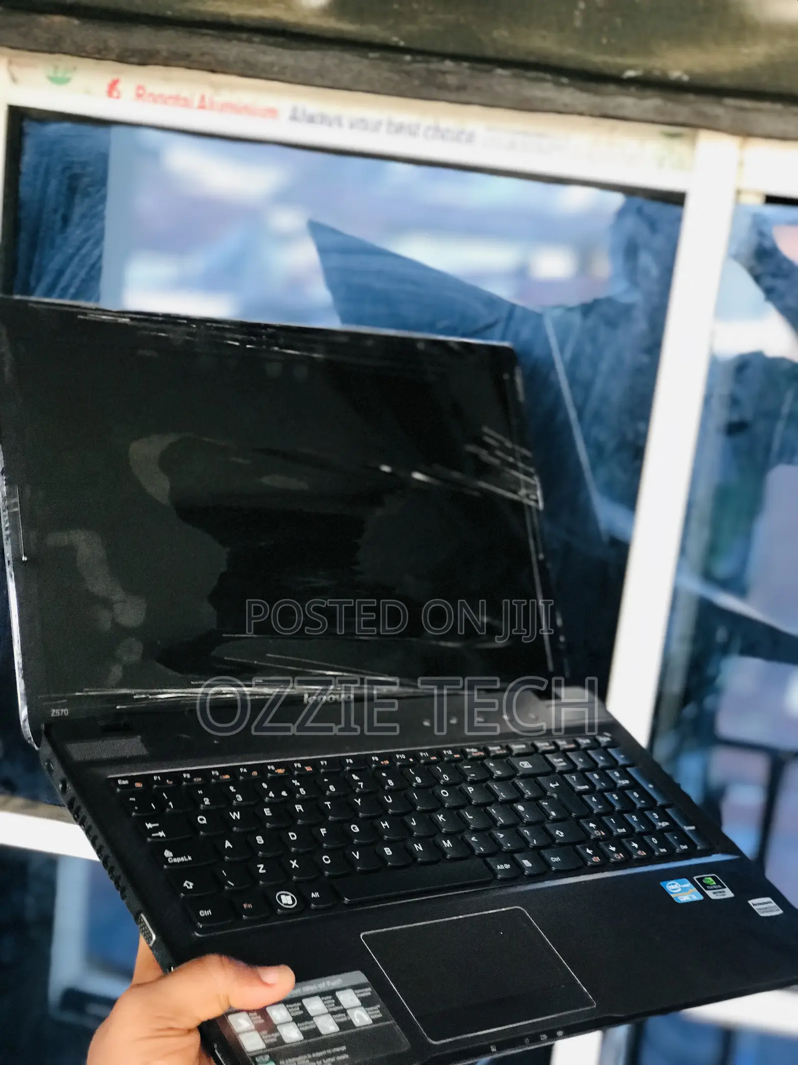 New Laptop Lenovo 4GB Intel Core i3 HDD 250GB
